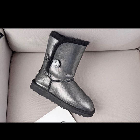 Ugg Boots - Picture 1 of 5